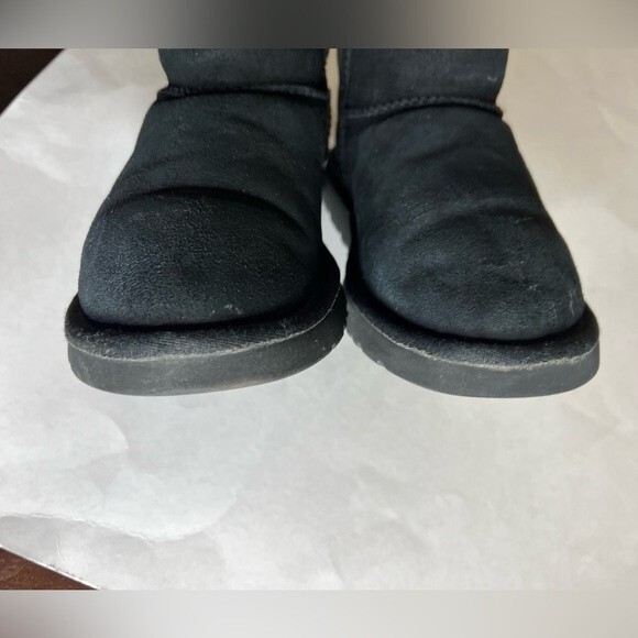UGG black sheepskin  classic short II boot US 8 - Picture 9 of 16